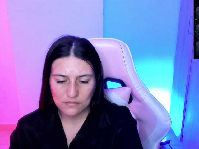 Saskyaajohnson live cam on BongaCams