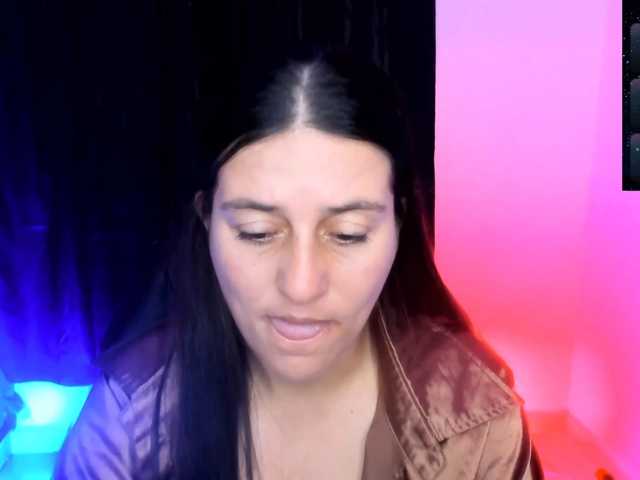 Saskyaajohnson live cam on BongaCams