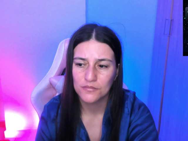 Saskyaajohnson live cam on BongaCams