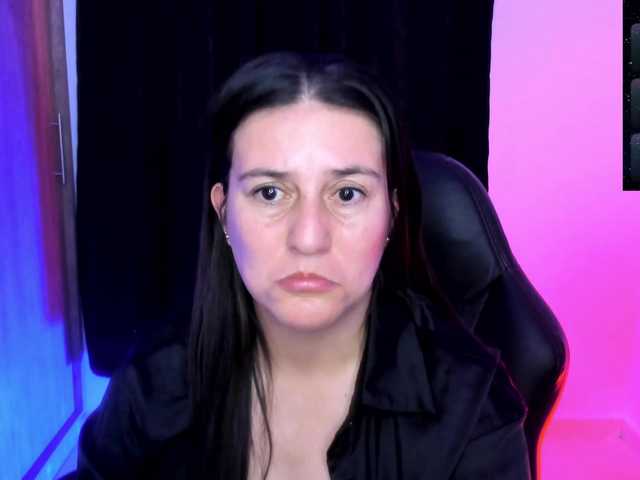 Saskyaajohnson live cam preview