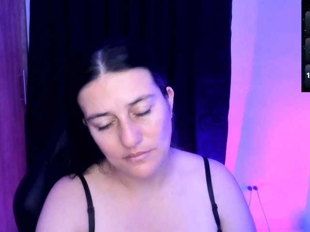 Saskyaajohnson live cam on BongaCams