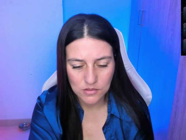 Saskyaajohnson live cam on BongaCams
