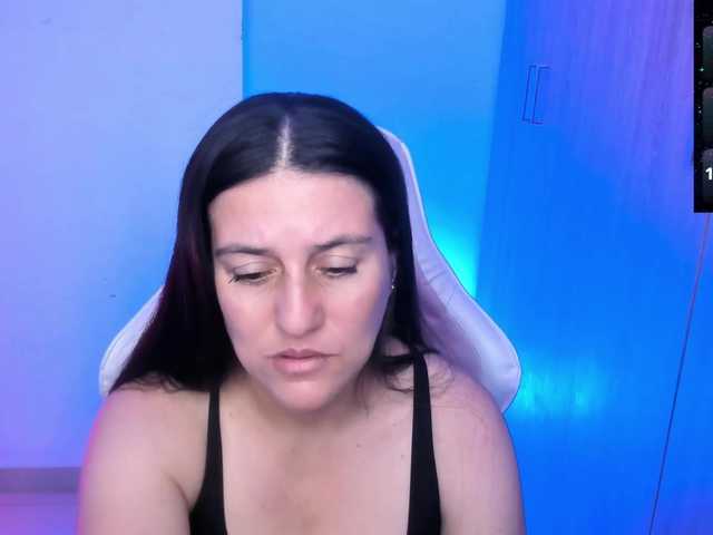 Saskyaajohnson live cam on BongaCams