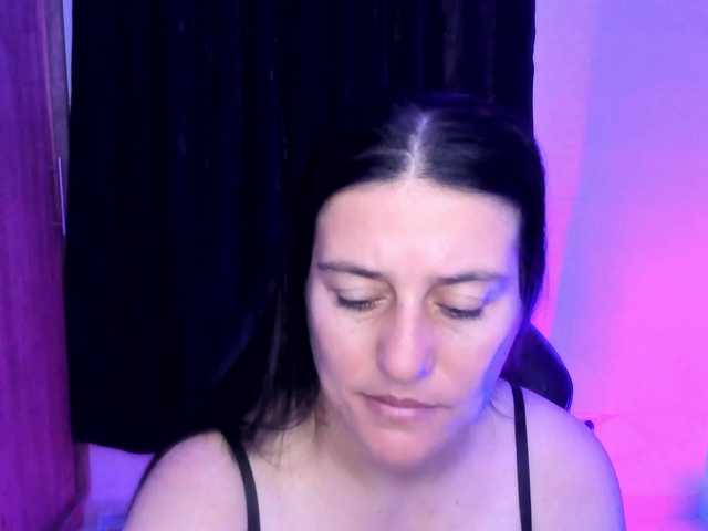 Saskyaajohnson live cam on BongaCams