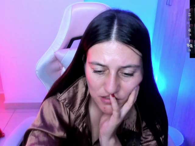 Saskyaajohnson live cam on BongaCams
