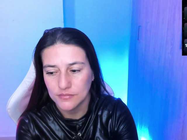 Saskyaajohnson live cam on BongaCams