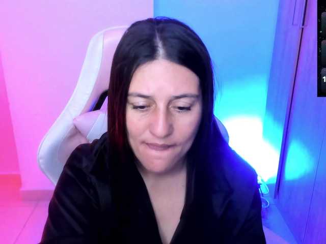 Saskyaajohnson live cam on BongaCams