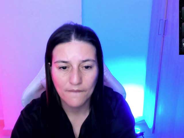 Saskyaajohnson live cam on BongaCams