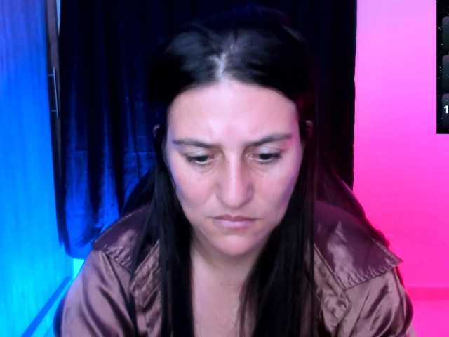 Saskyaajohnson live cam on BongaCams