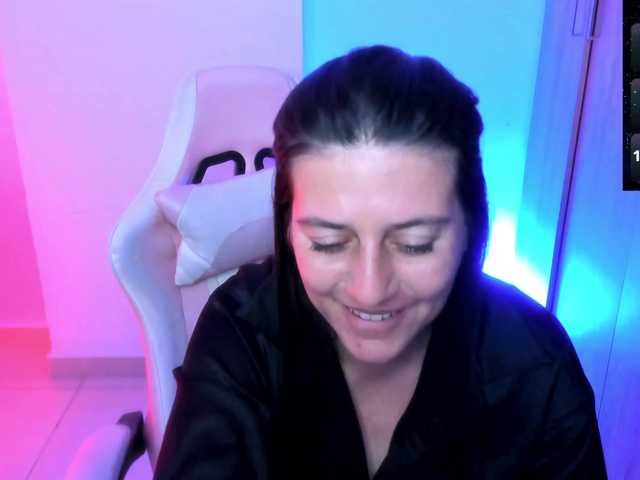 Saskyaajohnson live cam on BongaCams