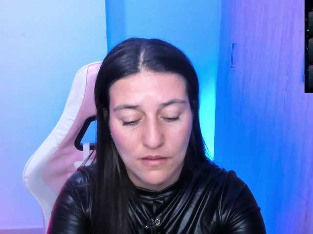 Saskyaajohnson live cam on BongaCams