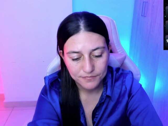 Saskyaajohnson live cam on BongaCams