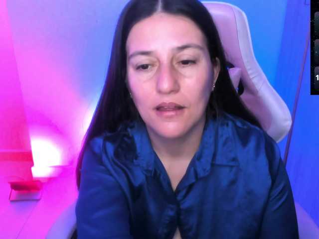 Saskyaajohnson live cam on BongaCams