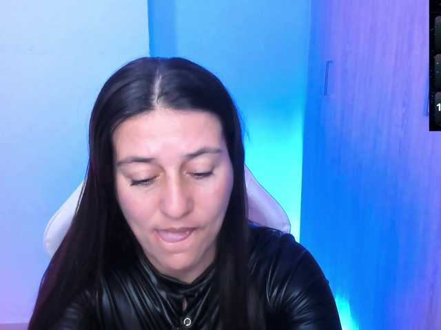 Saskyaajohnson live cam on BongaCams