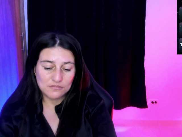 Saskyaajohnson live cam on BongaCams