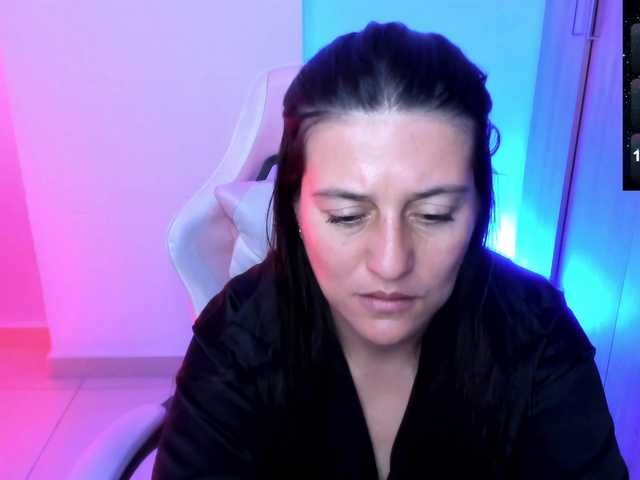Saskyaajohnson live cam on BongaCams