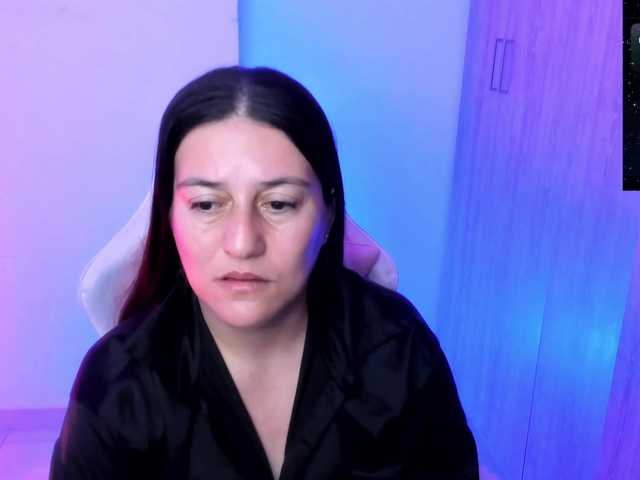 Saskyaajohnson live cam on BongaCams