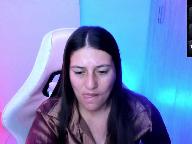Saskyaajohnson live cam on BongaCams