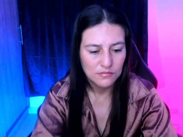 Saskyaajohnson live cam on BongaCams