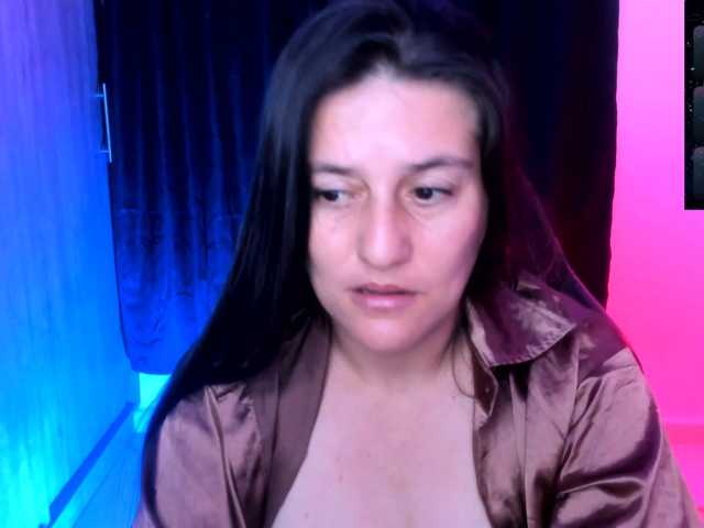 Saskyaajohnson live cam on BongaCams