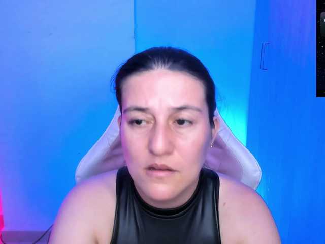 Saskyaajohnson live cam on BongaCams