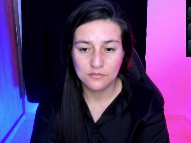 Saskyaajohnson live cam on BongaCams