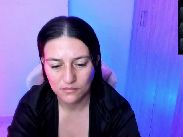 Saskyaajohnson live cam on BongaCams
