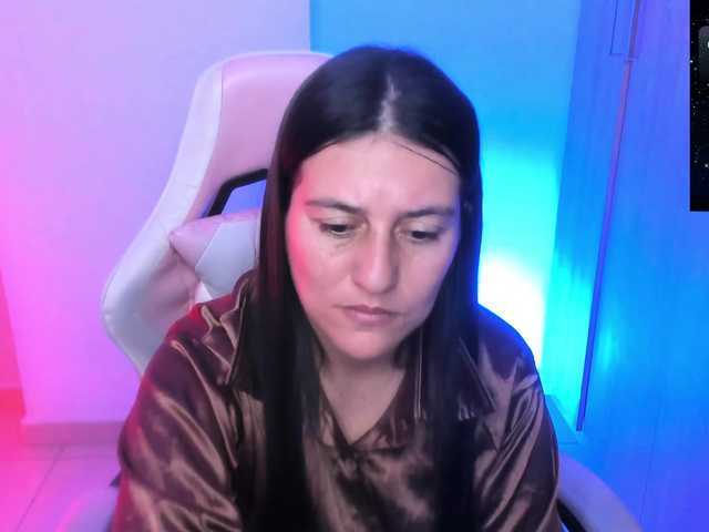 Saskyaajohnson live cam on BongaCams