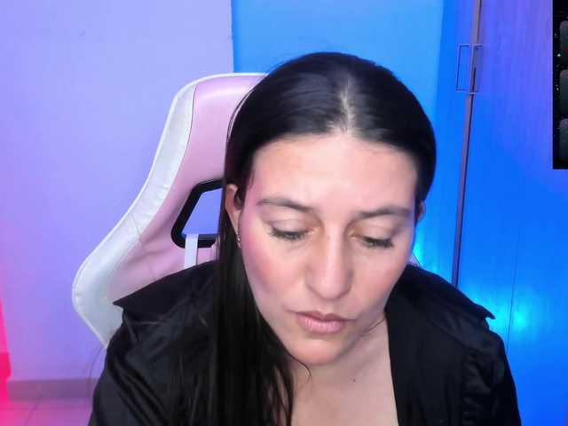 Saskyaajohnson live cam on BongaCams