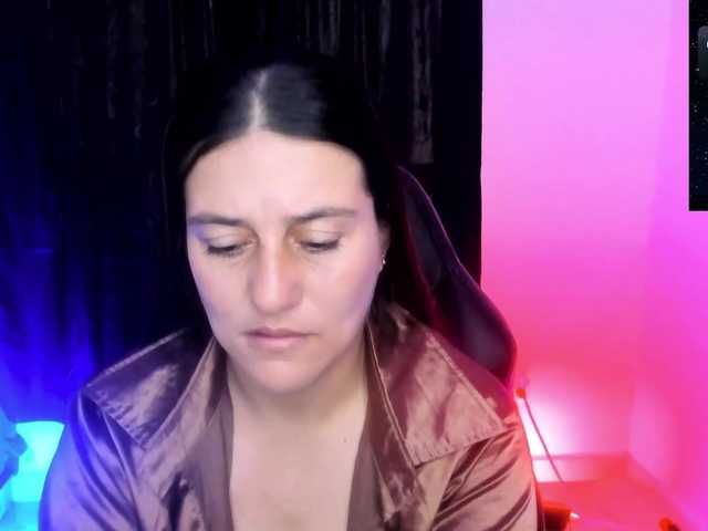 Saskyaajohnson live cam on BongaCams