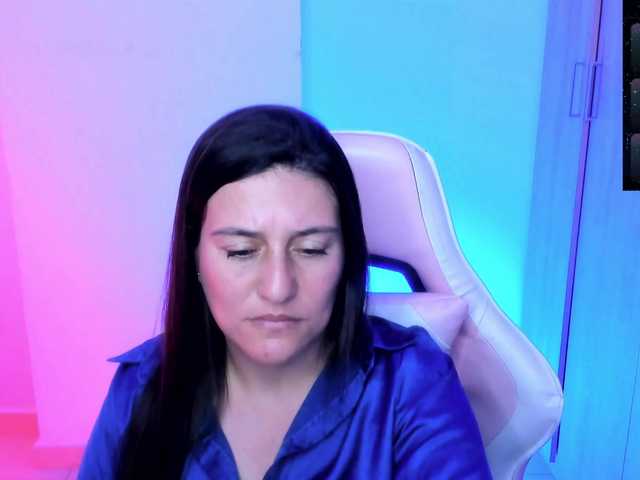 Saskyaajohnson live cam on BongaCams