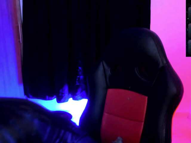 Saskyaajohnson live cam on BongaCams