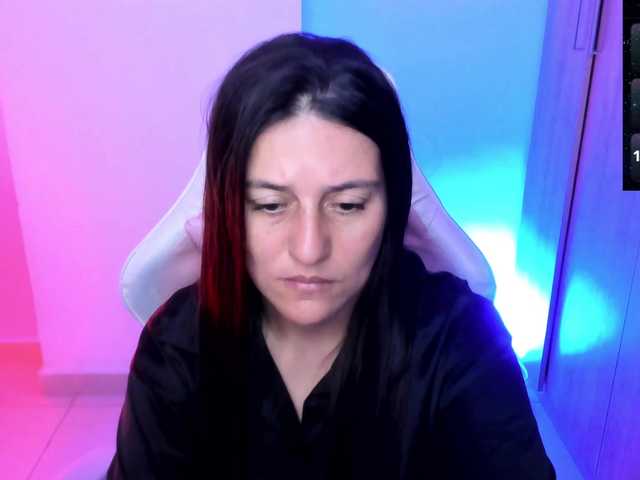 Saskyaajohnson live cam on BongaCams