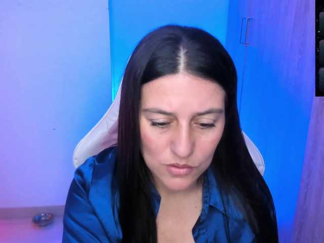 Saskyaajohnson live cam on BongaCams