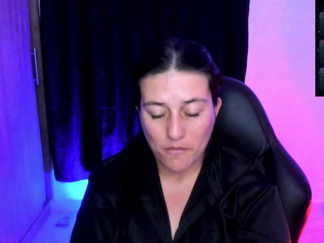 Saskyaajohnson live cam on BongaCams
