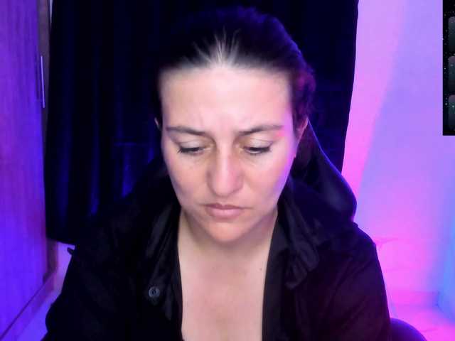 Saskyaajohnson live cam on BongaCams