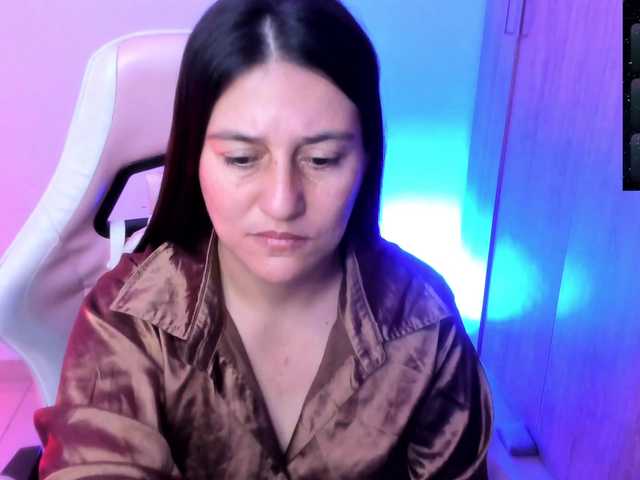 Saskyaajohnson live cam on BongaCams