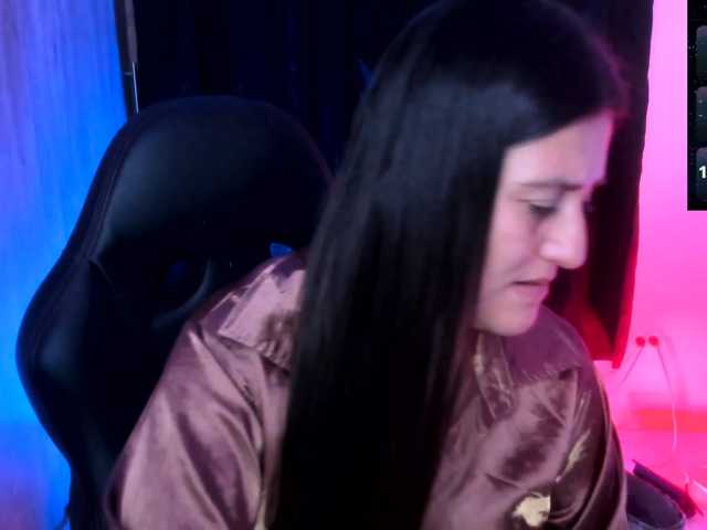 Saskyaajohnson live cam on BongaCams