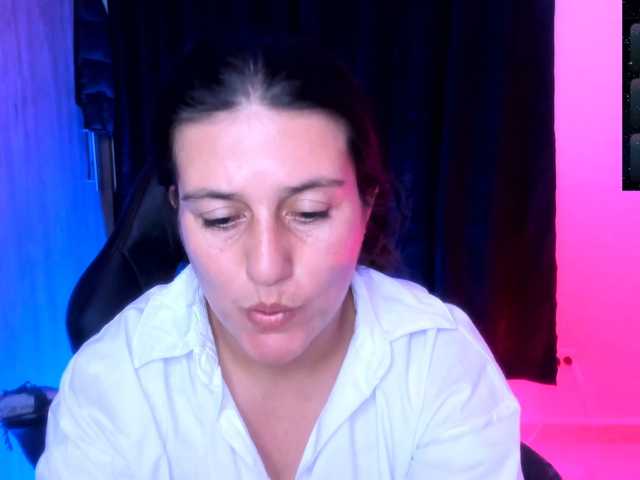 Saskyaajohnson live cam on BongaCams