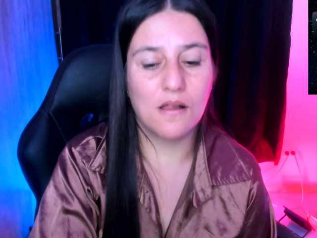 Saskyaajohnson live cam on BongaCams