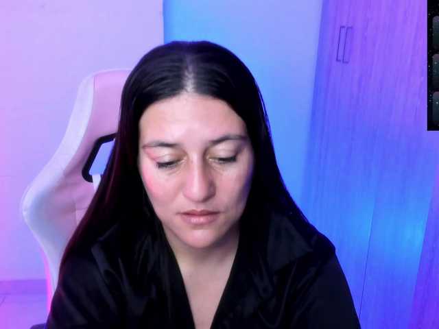 Saskyaajohnson live cam on BongaCams