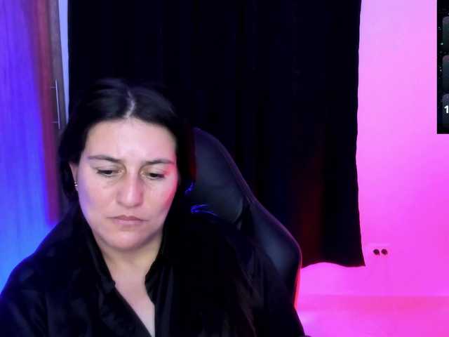Saskyaajohnson live cam preview