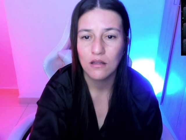 Saskyaajohnson live cam on BongaCams