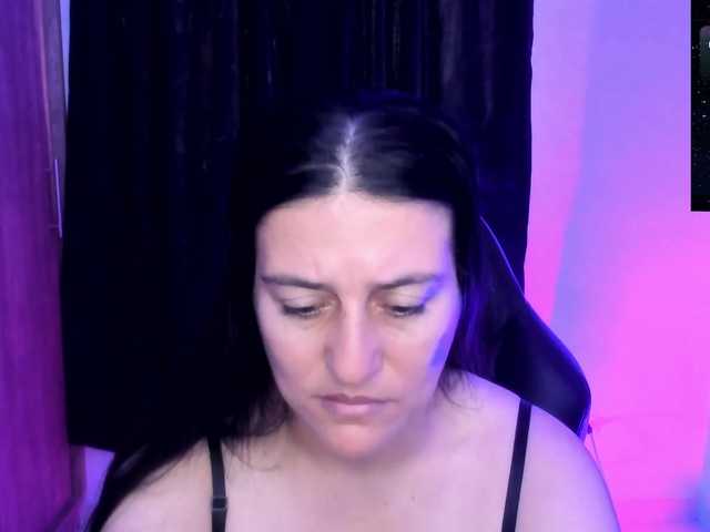Saskyaajohnson live cam on BongaCams