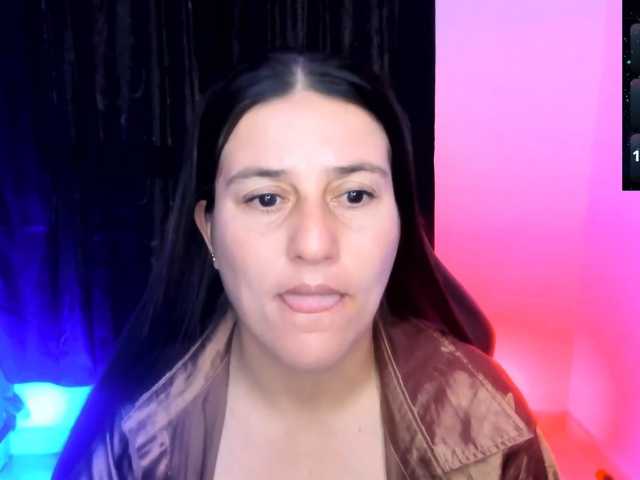 Saskyaajohnson live cam on BongaCams