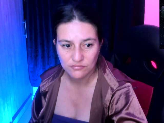 Saskyaajohnson, live now on BongaCams
