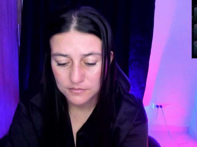 Saskyaajohnson live cam preview