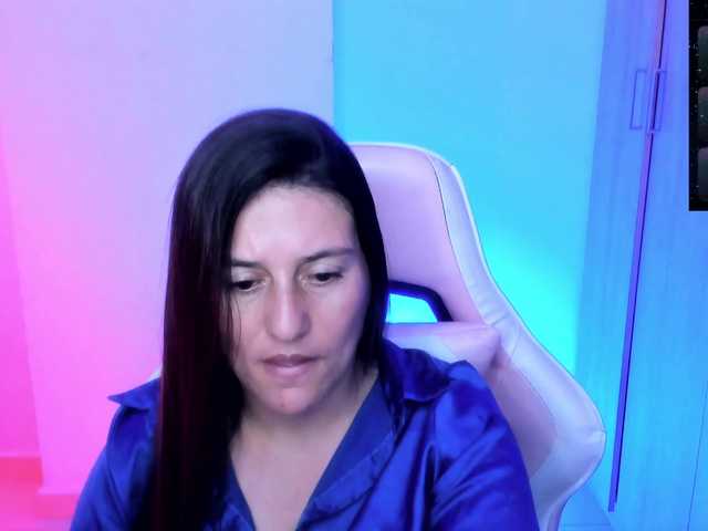Saskyaajohnson live cam on BongaCams