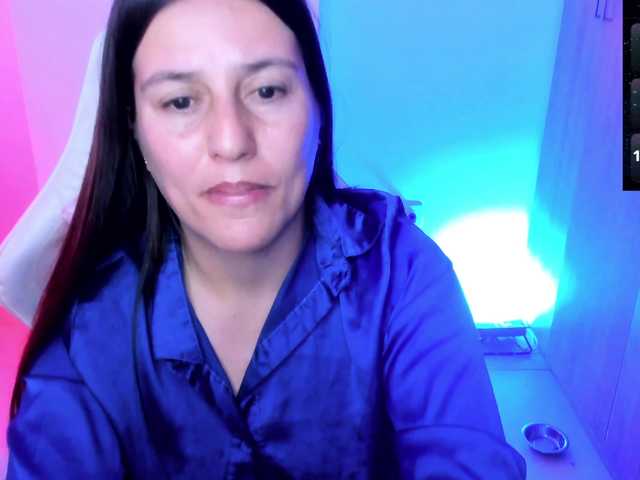 Saskyaajohnson live cam on BongaCams