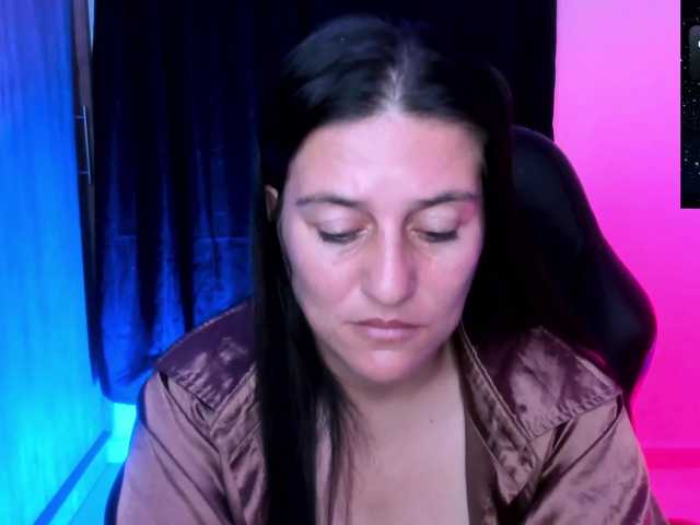 Saskyaajohnson live cam on BongaCams